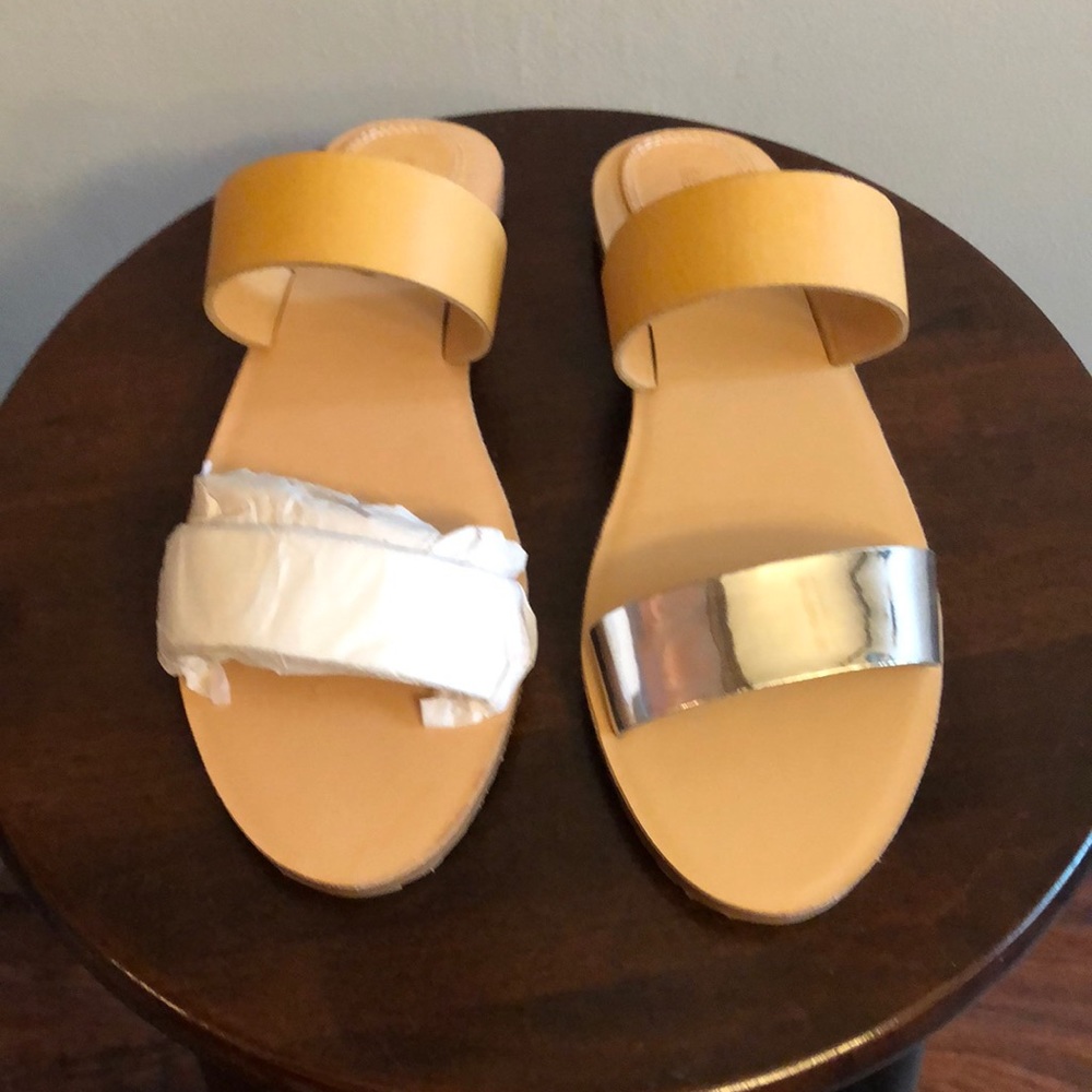 NWOT bill blass sandals